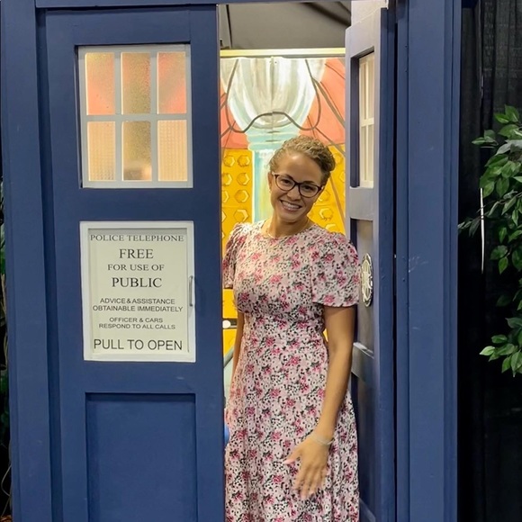 Meet your Posher, Adrianne - Picture 1 of 5